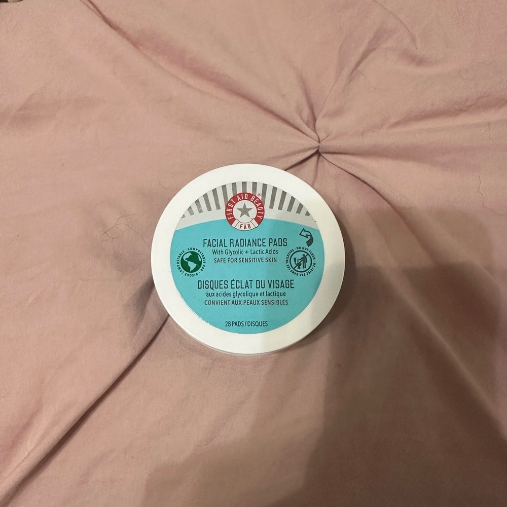 First Aid Beauty Facial Radiance Pads - Blue and White Packaging